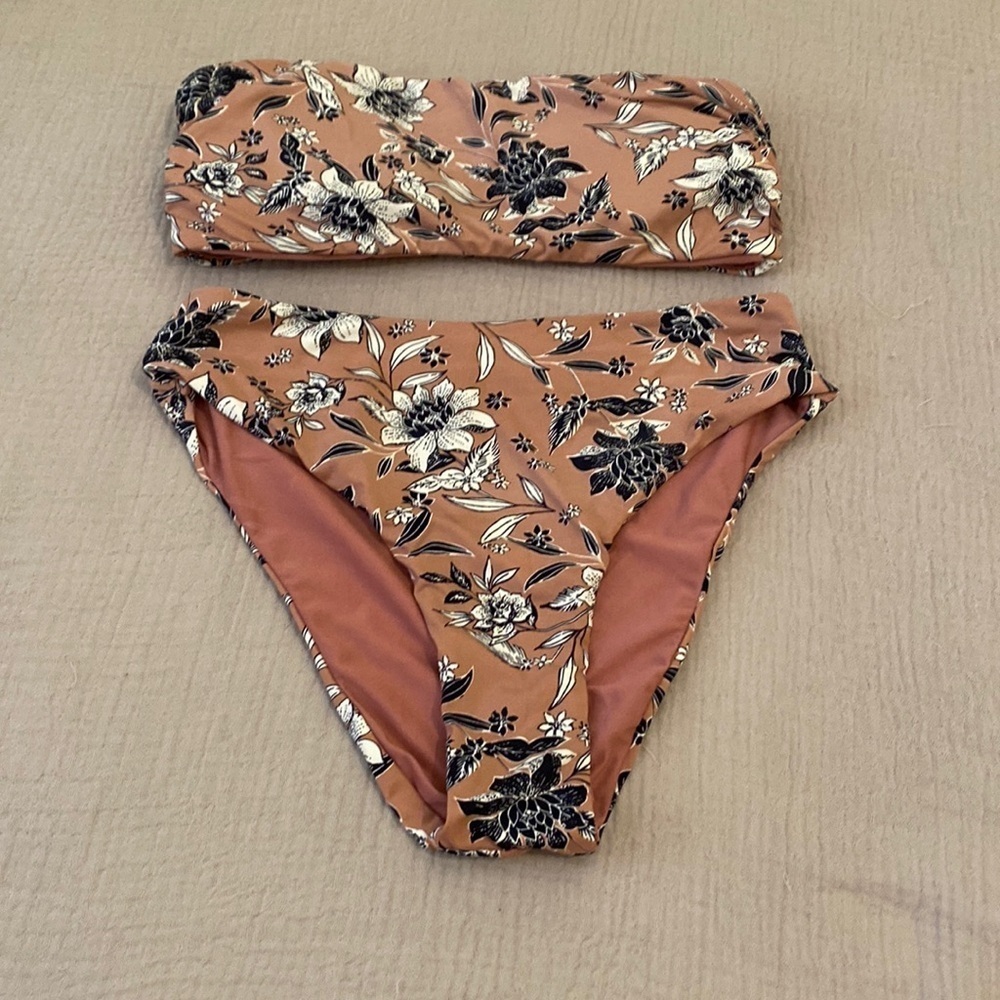 ENVYA Bikini top & bikini bottom. Size M . Very good condition